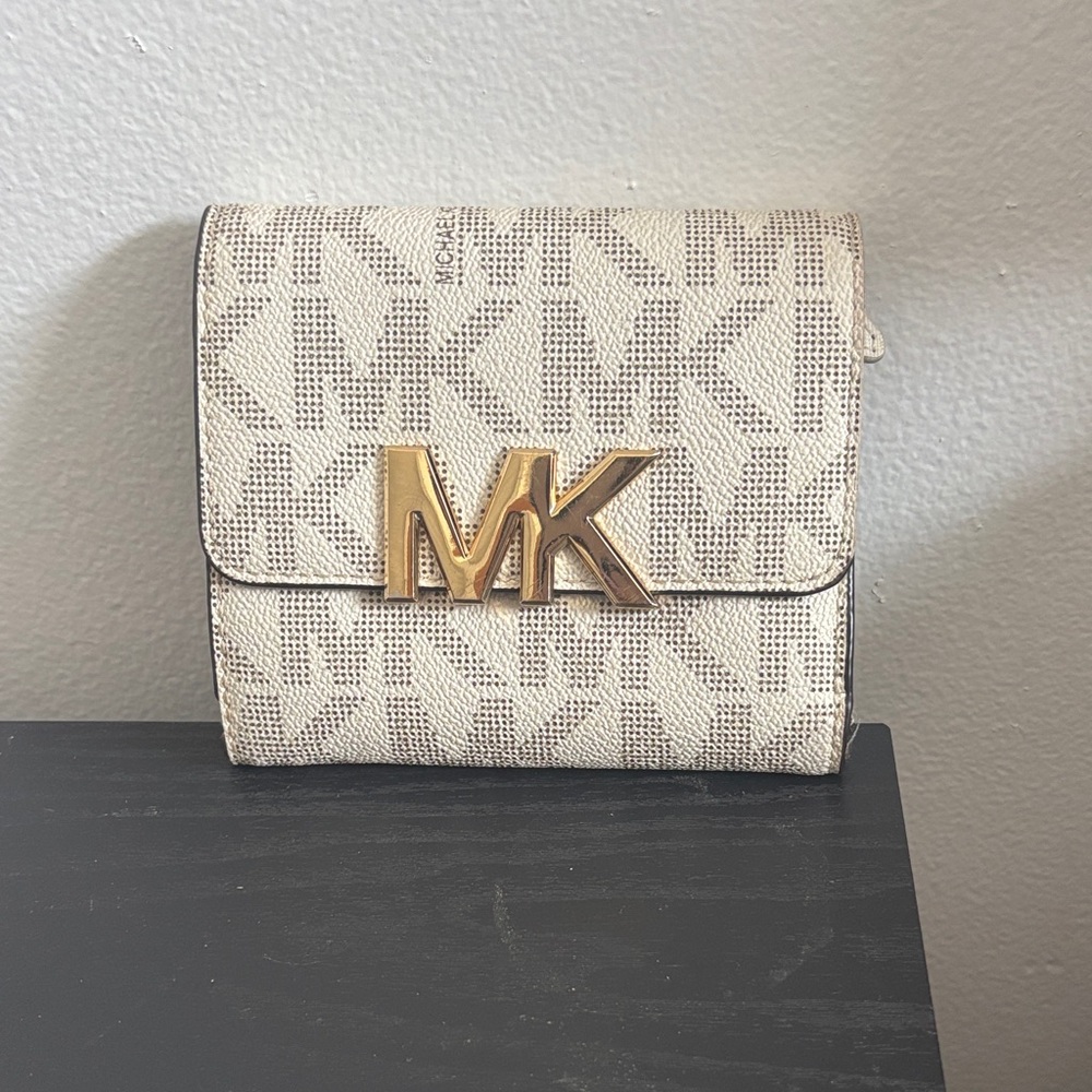 Michael Kors White and Gold Logo Wallet